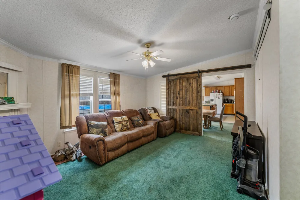 1005 Baumgarten Street Schulenburg, TX 78956