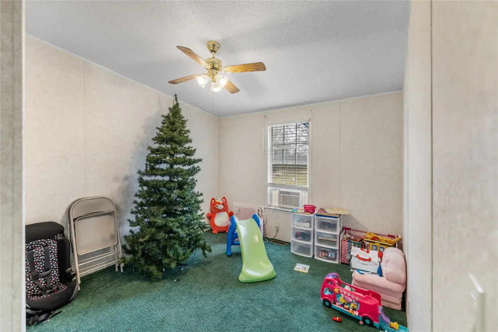 1005 Baumgarten Street Schulenburg, TX 78956