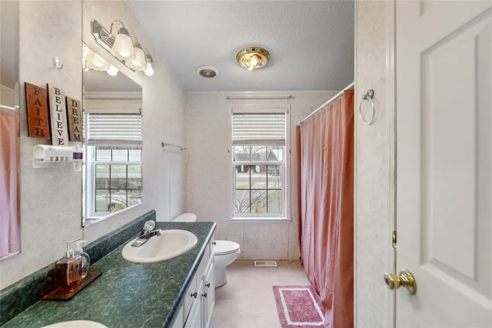 1005 Baumgarten Street Schulenburg, TX 78956