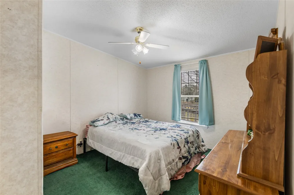 1005 Baumgarten Street Schulenburg, TX 78956