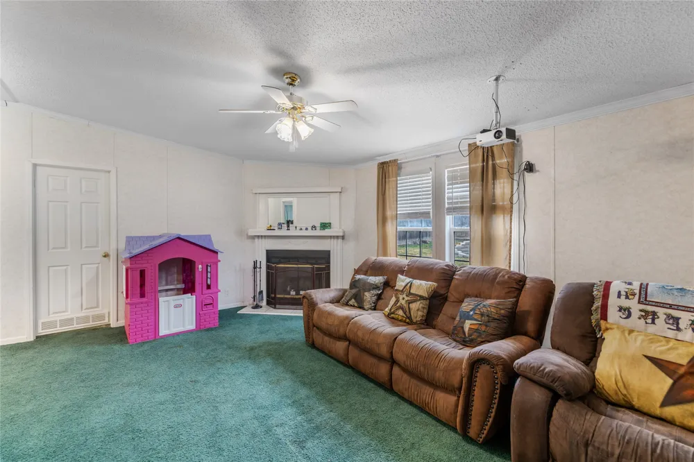 1005 Baumgarten Street Schulenburg, TX 78956