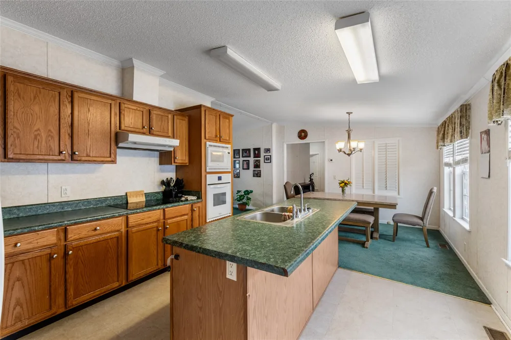 1005 Baumgarten Street Schulenburg, TX 78956