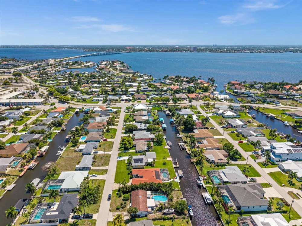 1432 VENETIAN COURT Cape Coral, FL 33904