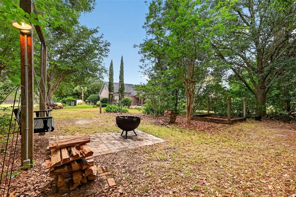 20514 BILL COLLINS ROAD Eustis, FL 32736