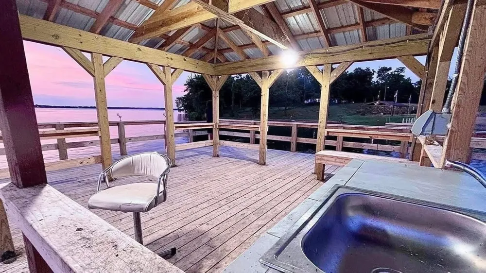 1063 Holiday Village Drive Quitman, TX 75783