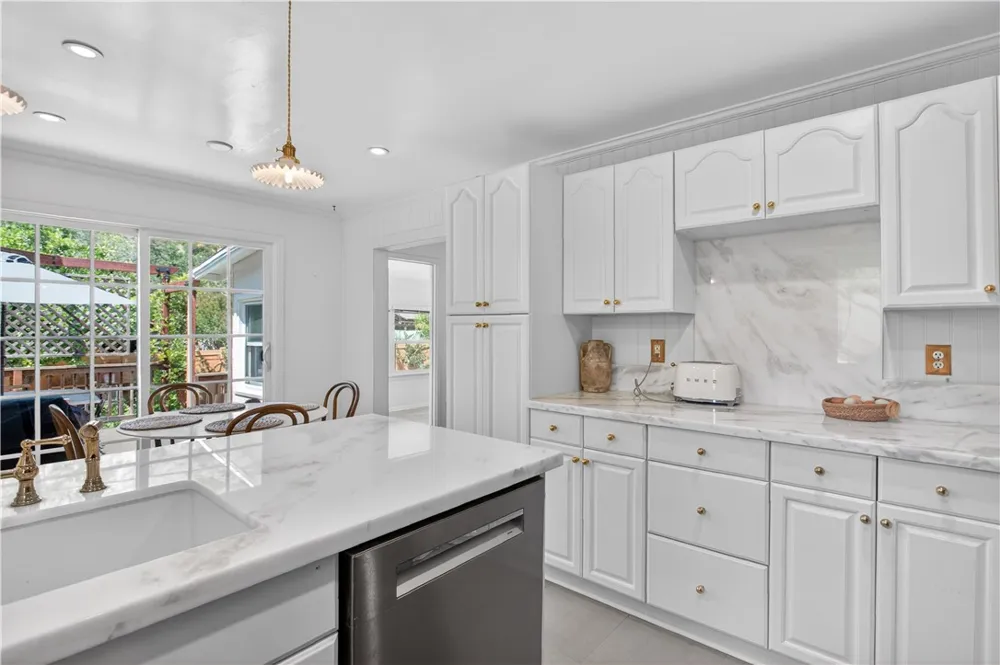 29300 Hazel Bell Drive Silverado Canyon, CA 92676