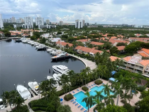 3610 Yacht Club Dr #1511 Penthouse