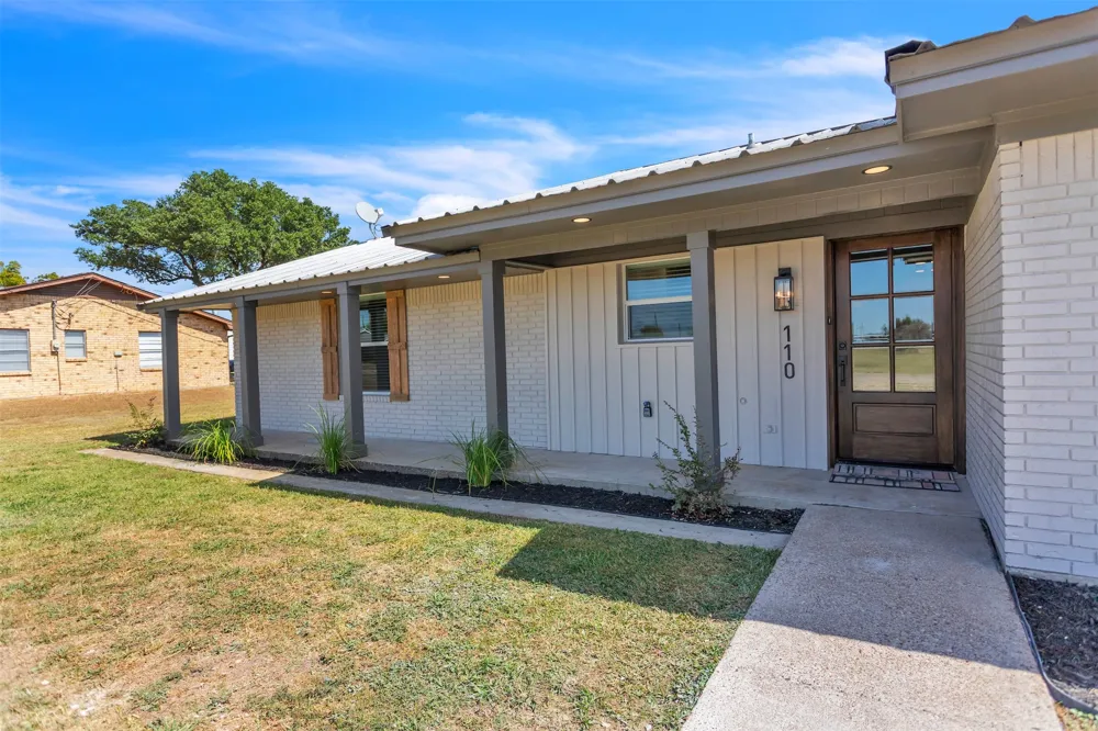 110 Twin Circle Wortham, TX 76693