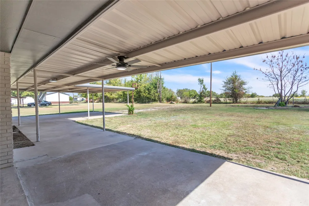 110 Twin Circle Wortham, TX 76693
