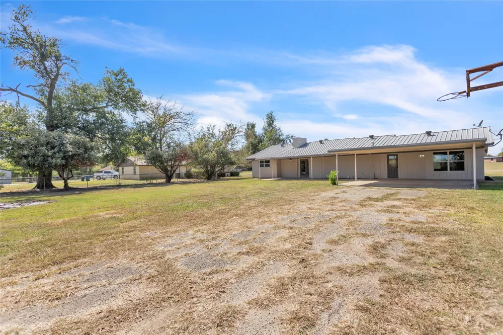 110 Twin Circle Wortham, TX 76693