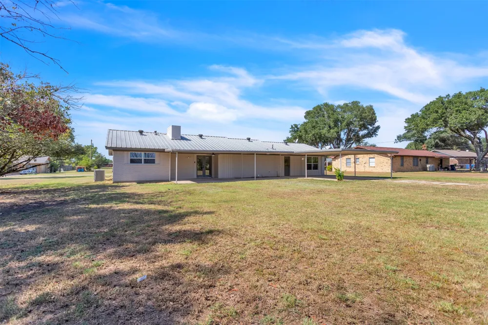 110 Twin Circle Wortham, TX 76693