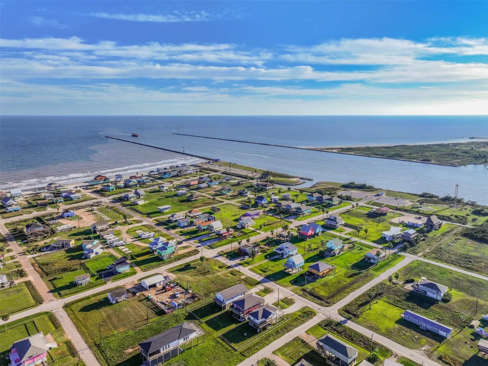 414 Thunder Road Surfside Beach, TX 77541