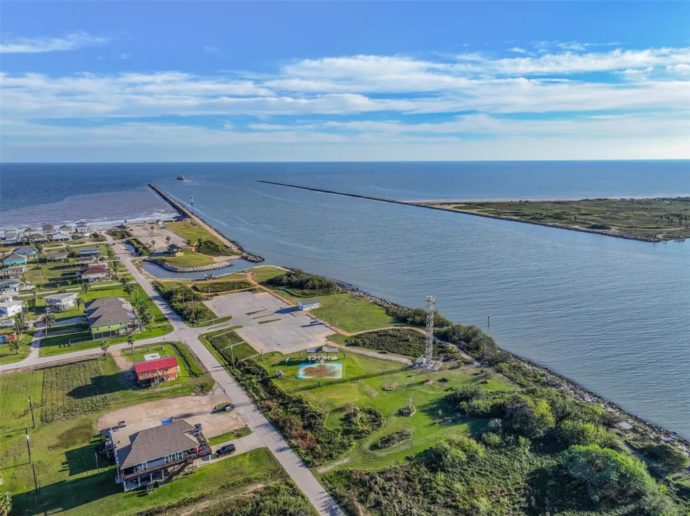 414 Thunder Road Surfside Beach, TX 77541