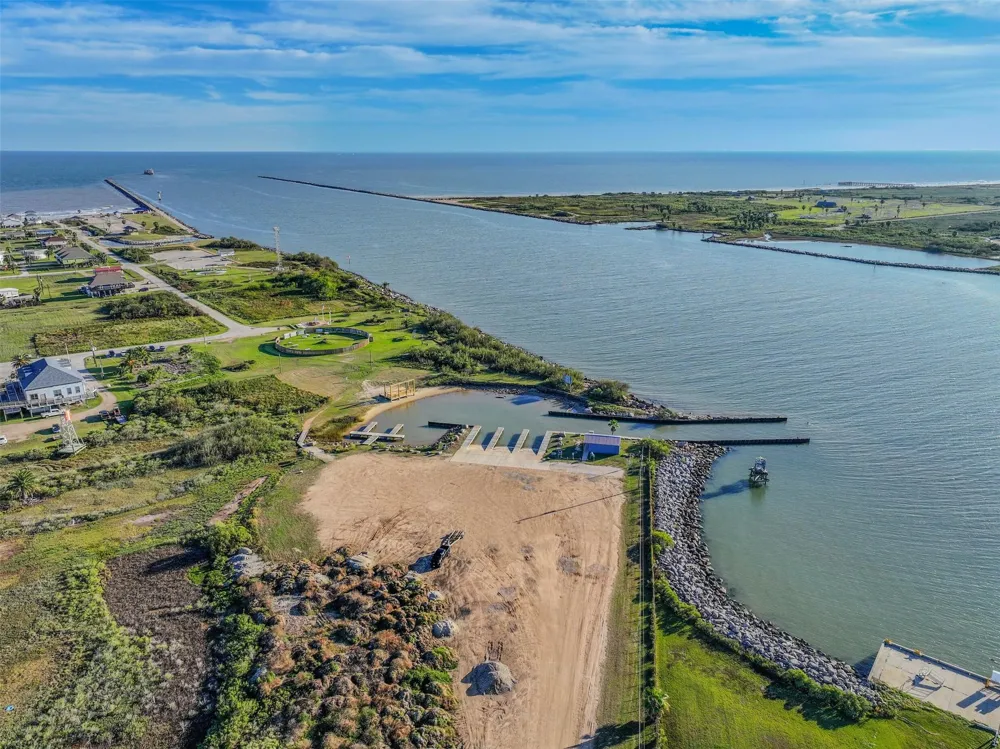 414 Thunder Road Surfside Beach, TX 77541