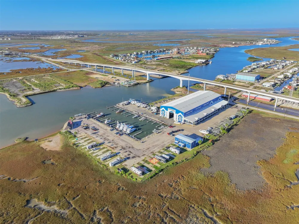 414 Thunder Road Surfside Beach, TX 77541
