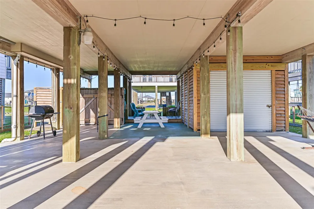 414 Thunder Road Surfside Beach, TX 77541