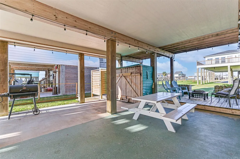 414 Thunder Road Surfside Beach, TX 77541