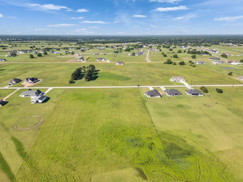 602 Longhorn Trail Angleton, TX 77515