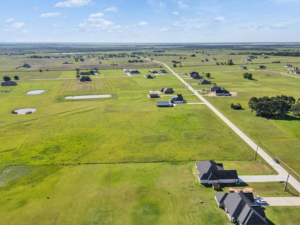 602 Longhorn Trail Angleton, TX 77515