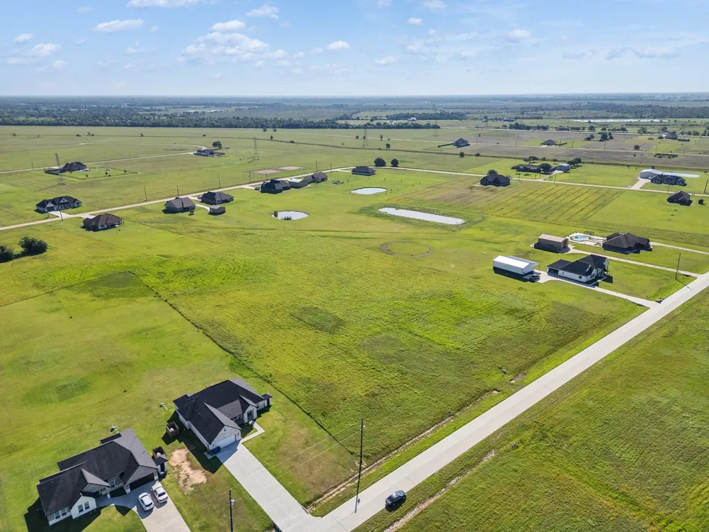 602 Longhorn Trail Angleton, TX 77515