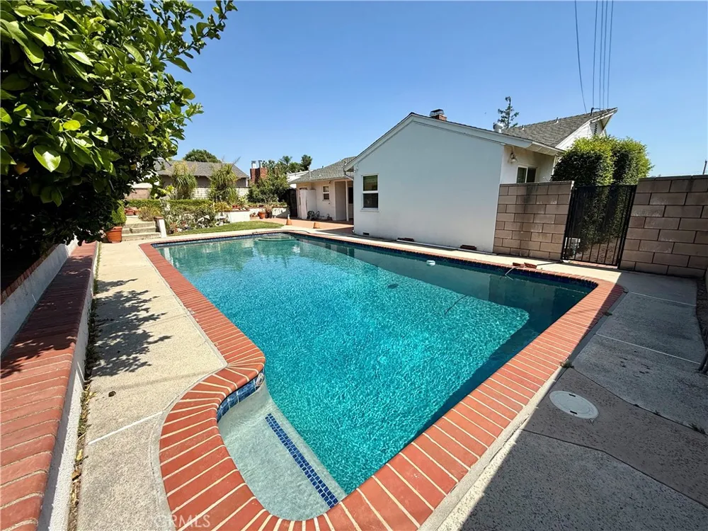 543 E Comstock Glendora, CA 91741