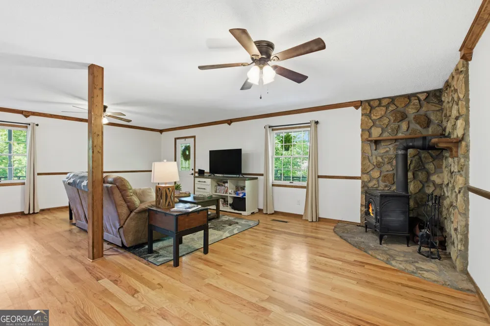 325 Kitchins LN Clayton, GA 30525
