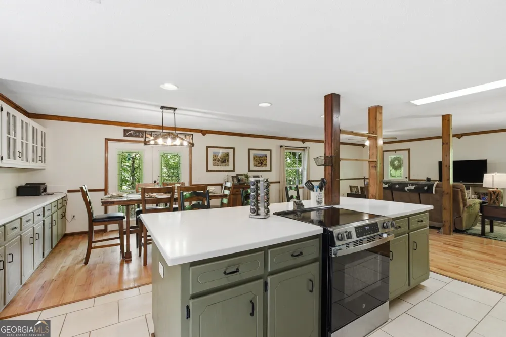 325 Kitchins LN Clayton, GA 30525