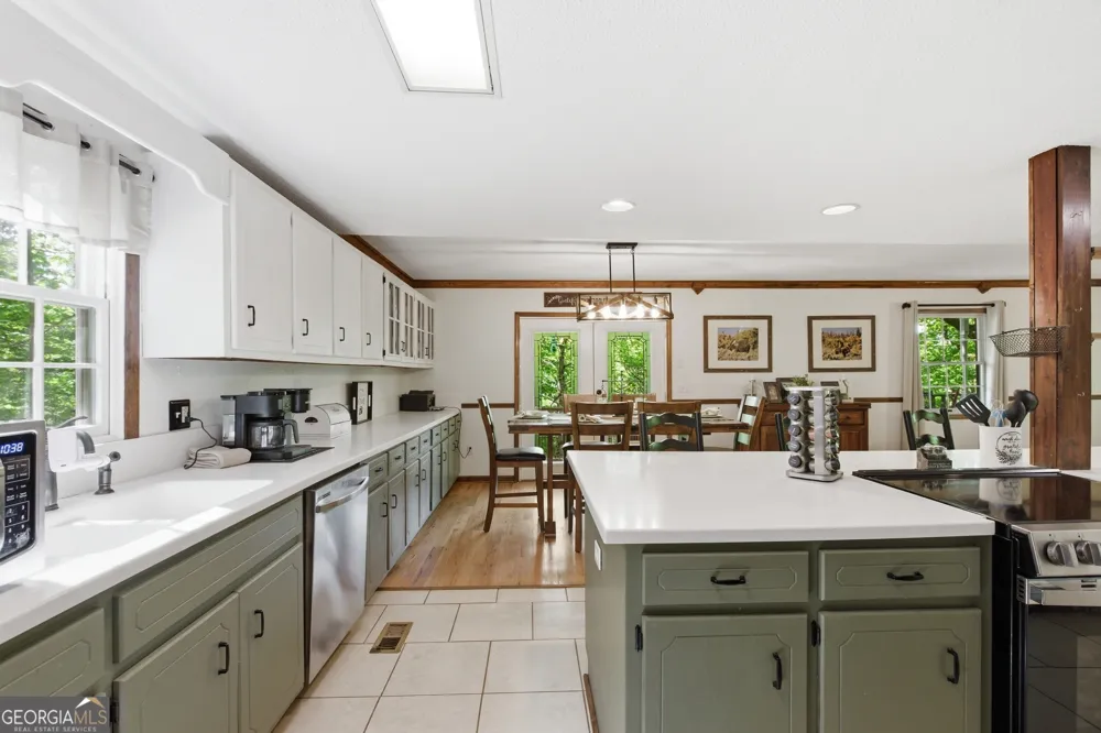 325 Kitchins LN Clayton, GA 30525