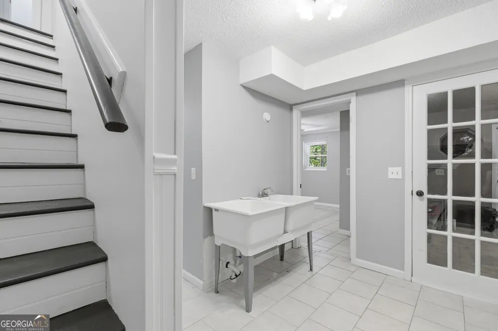 325 Kitchins LN Clayton, GA 30525