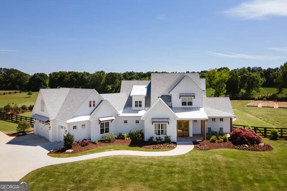 1820 Clover LN Bishop, GA 30621
