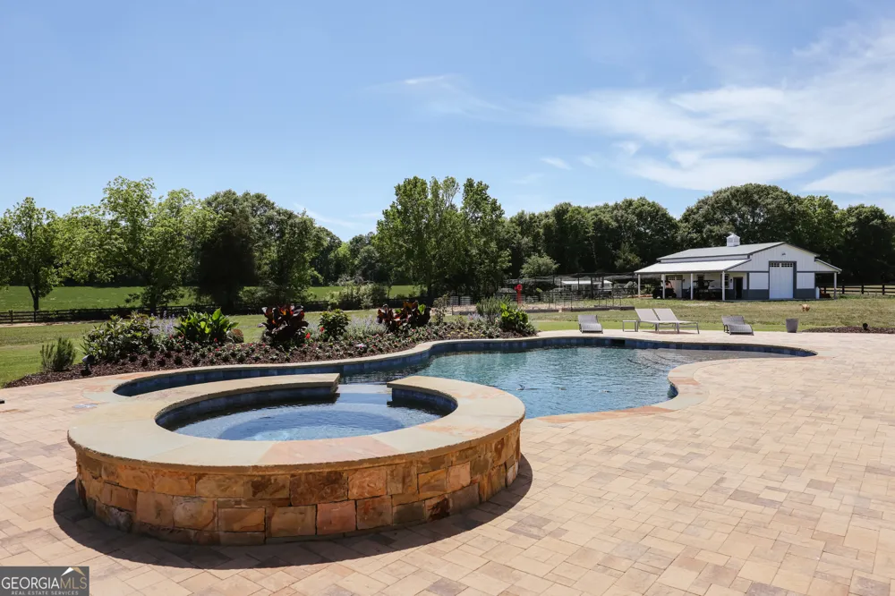 1820 Clover LN Bishop, GA 30621