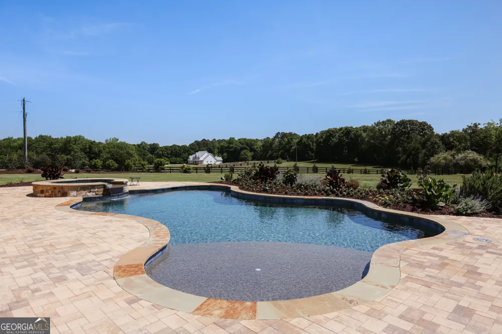 1820 Clover LN Bishop, GA 30621