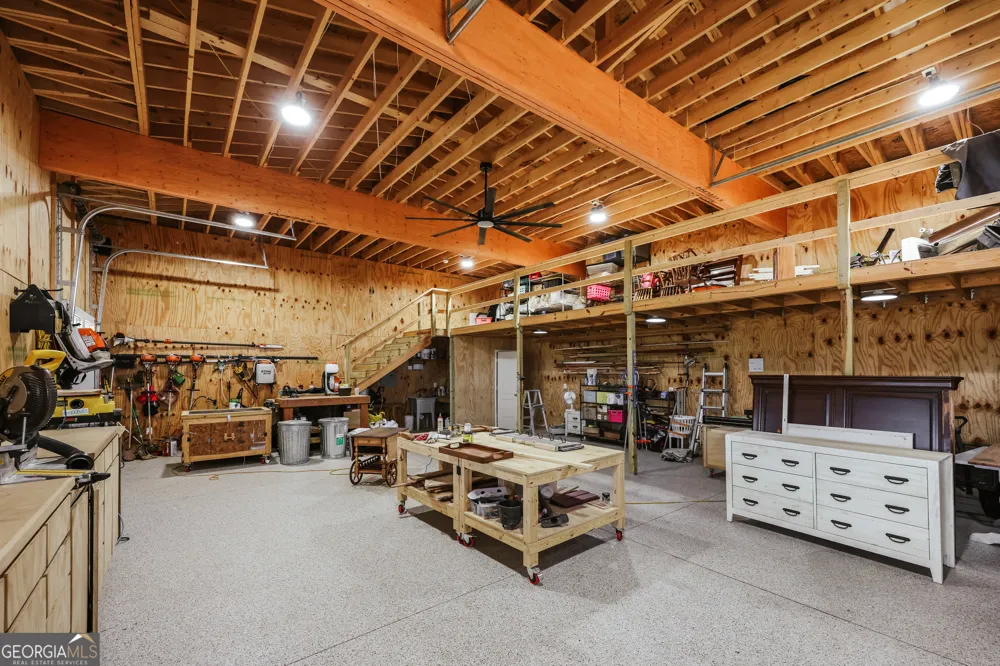 1820 Clover LN Bishop, GA 30621