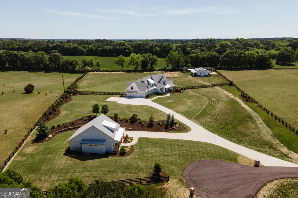 1820 Clover LN Bishop, GA 30621