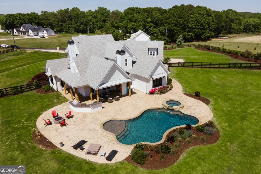 1820 Clover LN Bishop, GA 30621