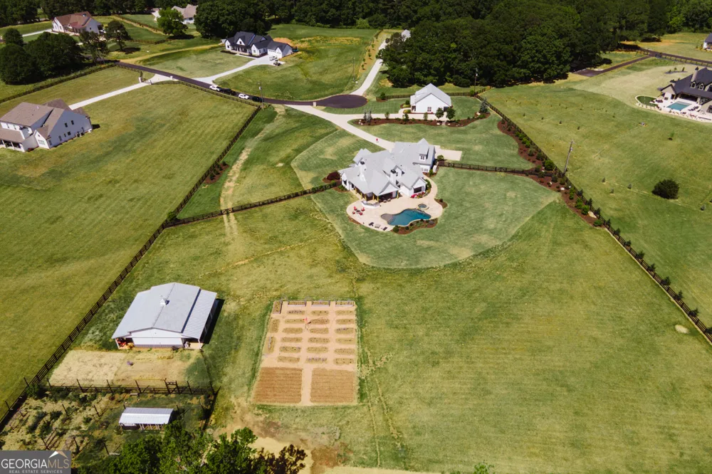 1820 Clover LN Bishop, GA 30621