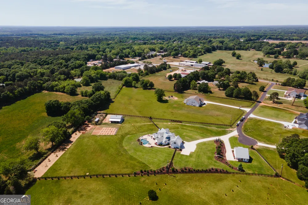 1820 Clover LN Bishop, GA 30621