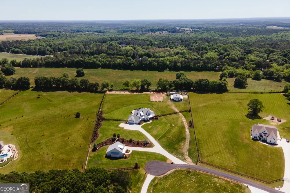 1820 Clover LN Bishop, GA 30621