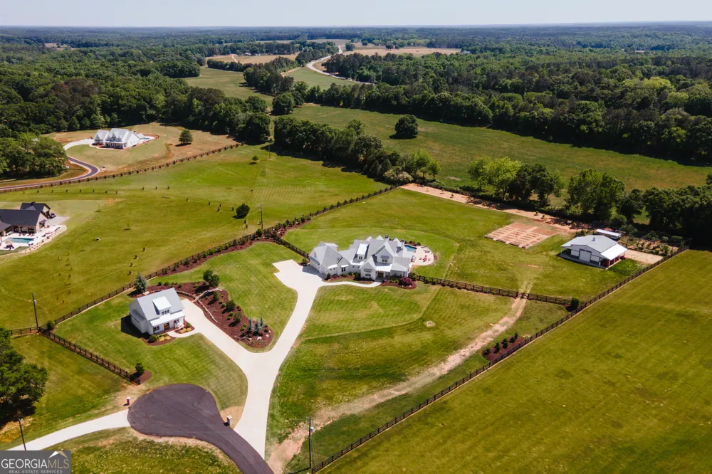 1820 Clover LN Bishop, GA 30621