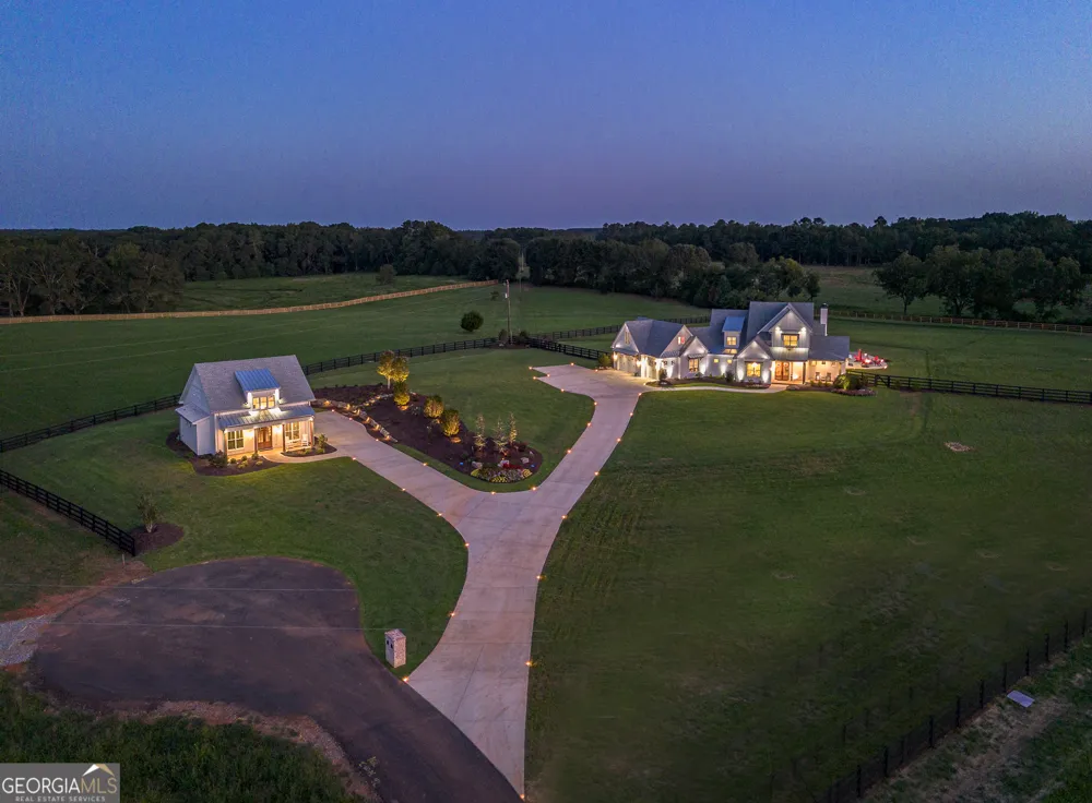 1820 Clover LN Bishop, GA 30621