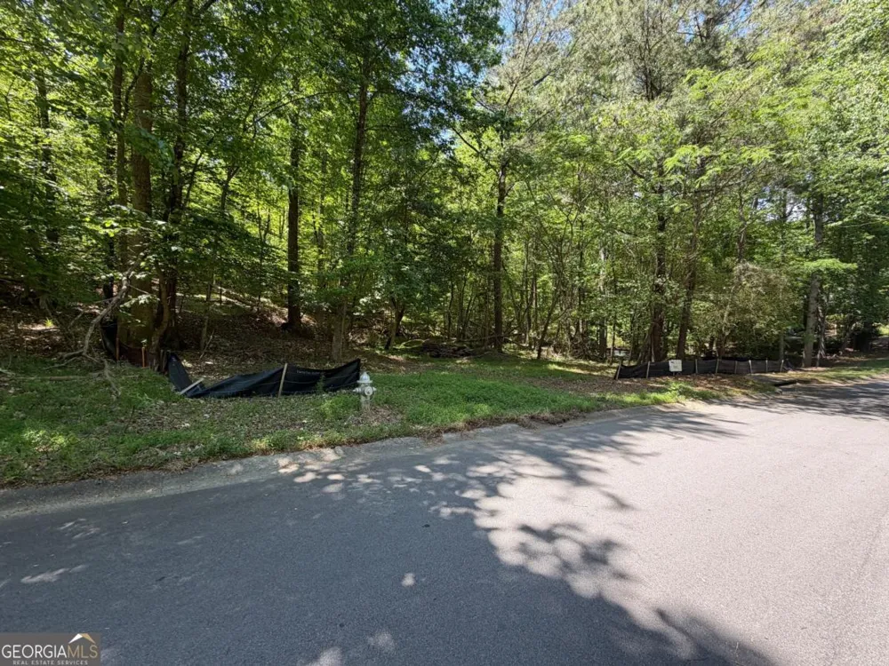 2761 Gardenwood CT SW Lilburn, GA 30047