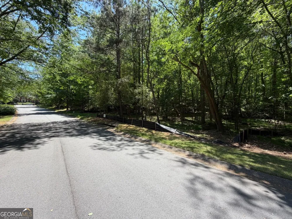 2761 Gardenwood CT SW Lilburn, GA 30047