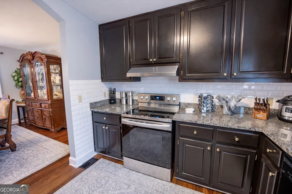 235 Cook ST Alto, GA 30510