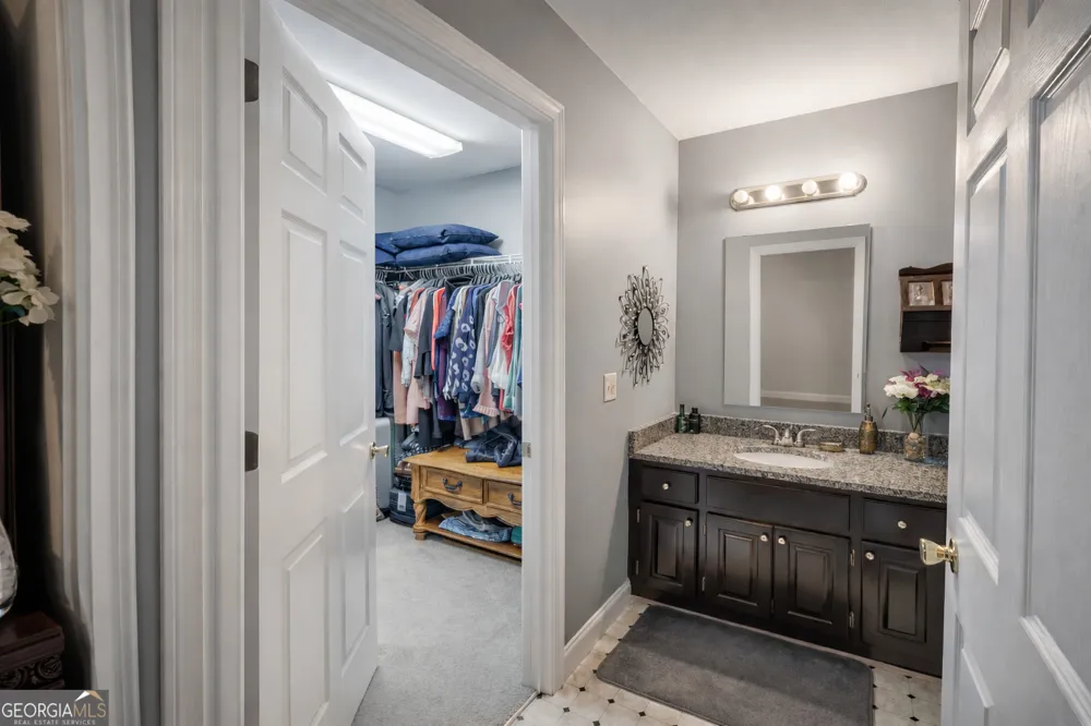 235 Cook ST Alto, GA 30510