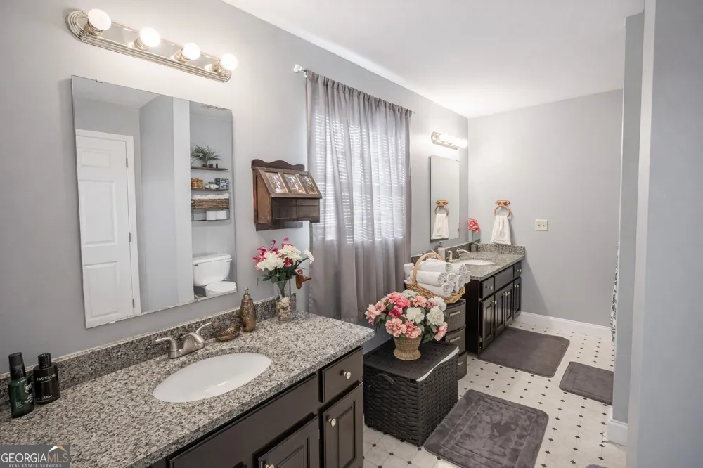 235 Cook ST Alto, GA 30510