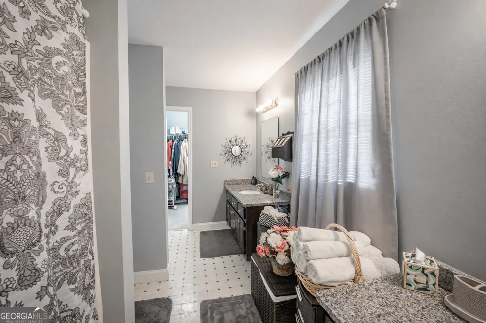 235 Cook ST Alto, GA 30510