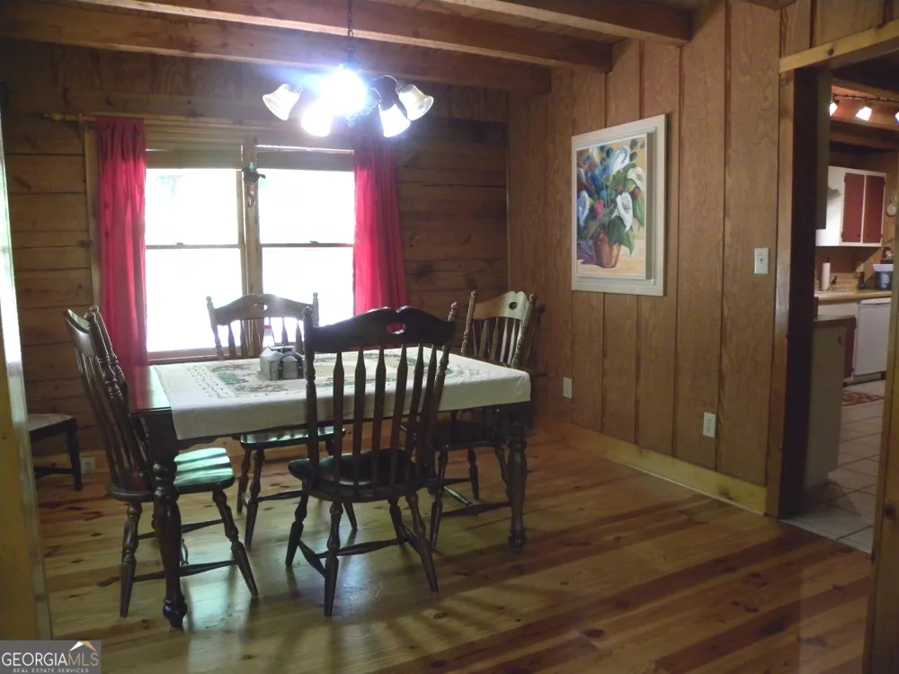 153 Will Zoellner LN Mountain City, GA 30525