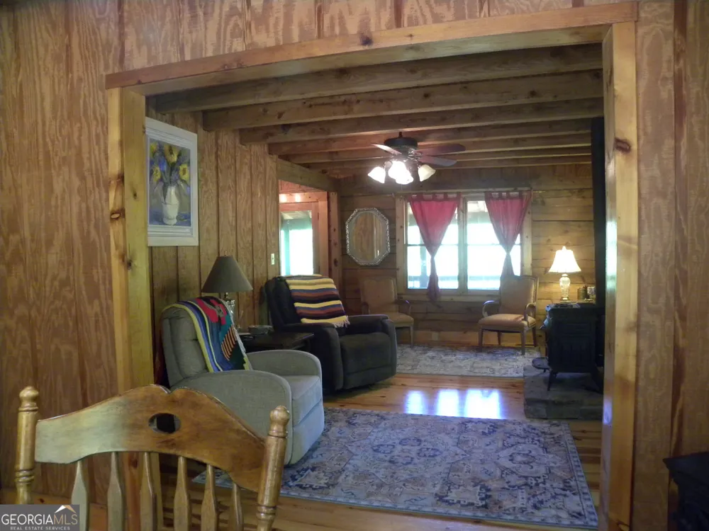 153 Will Zoellner LN Mountain City, GA 30525