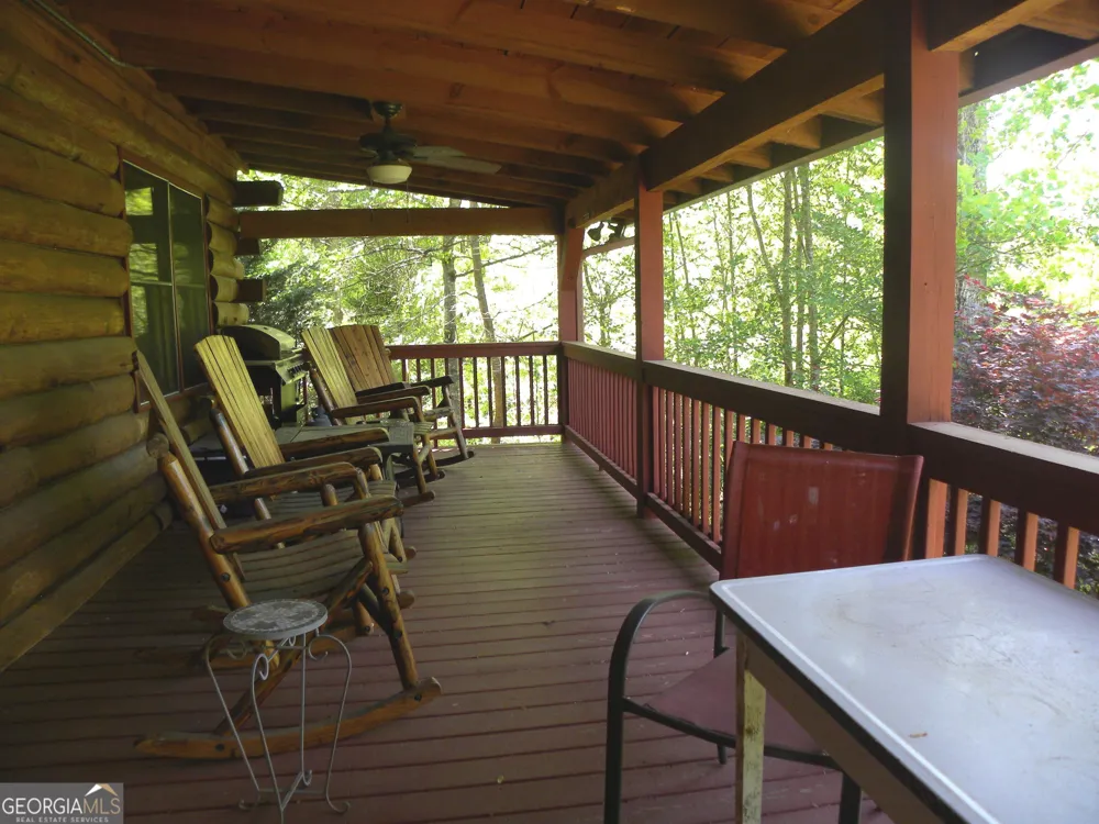 153 Will Zoellner LN Mountain City, GA 30525