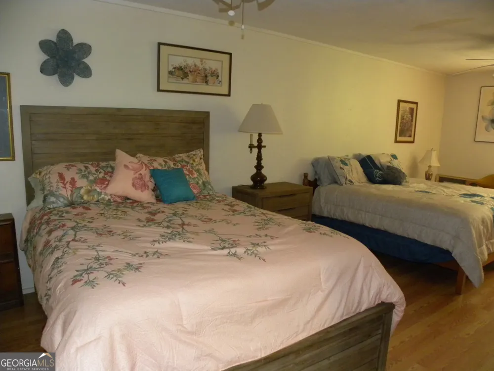 153 Will Zoellner LN Mountain City, GA 30525